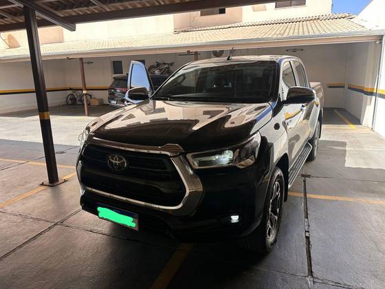 TOYOTA HILUX 2.8 D-4D TURBO DIESEL CD SRX 4X4 AUTOMÁTICO