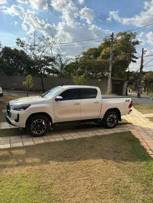 TOYOTA-HILUX-2021