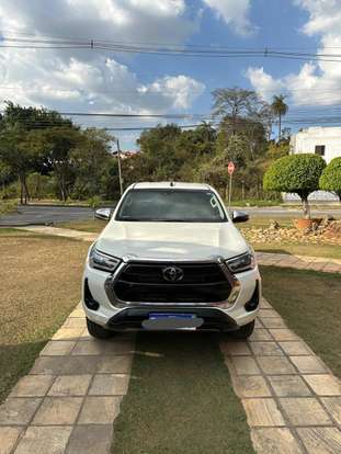 TOYOTA-HILUX-2021