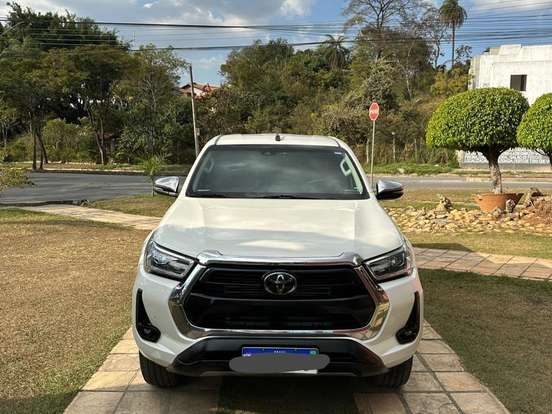 TOYOTA-HILUX-2.8 D-4D TURBO DIESEL CD SRX 4X4 AUTOMÁTICO TOYOTA-HILUX-2021