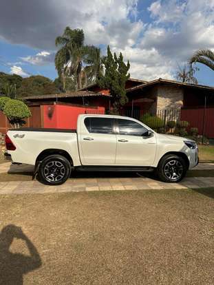 TOYOTA-HILUX-2021