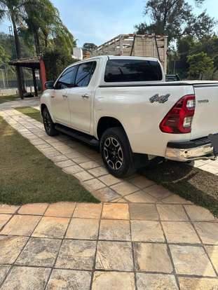 TOYOTA-HILUX-2021