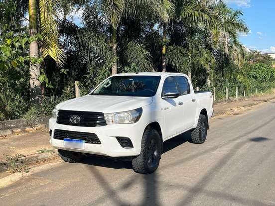 TOYOTA-HILUX-2018