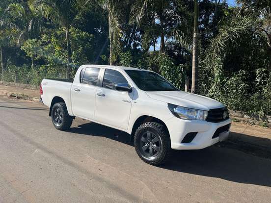 TOYOTA-HILUX-2018