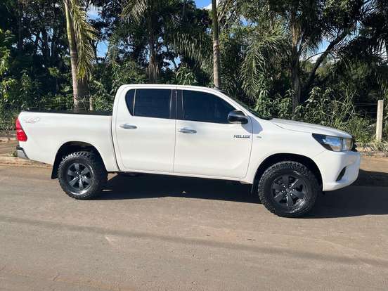 TOYOTA-HILUX-2018