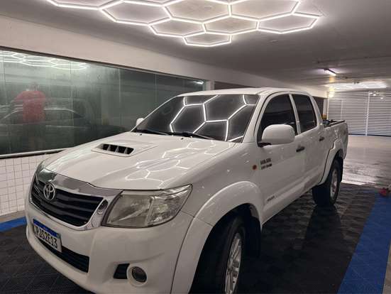 TOYOTA-HILUX-2015