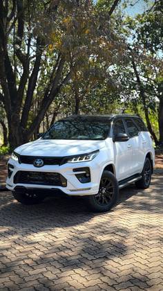 TOYOTA HILUX SW4 2.8 D-4D TURBO DIESEL GR-S 7L 4X4 AUTOMÁTICO