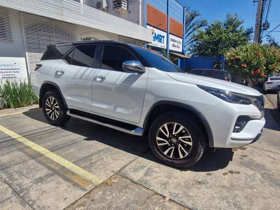 TOYOTA-HILUX SW4-2023