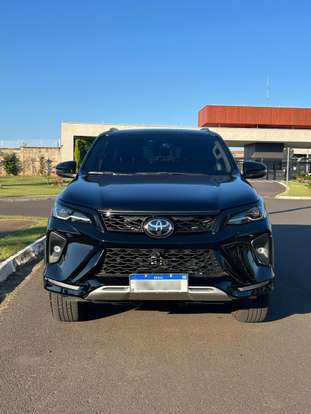 TOYOTA-HILUX SW4-2025