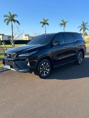 TOYOTA-HILUX SW4-2025