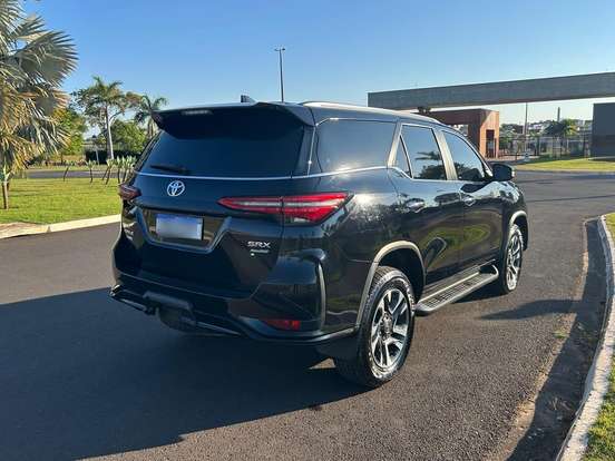 TOYOTA-HILUX SW4-2025