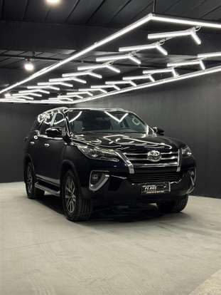 TOYOTA-HILUX SW4-2017