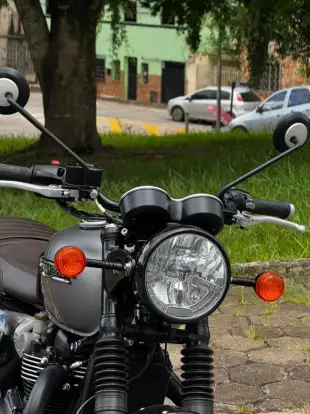 TRIUMPH-BONNEVILLE T120 BLACK 1200-2024