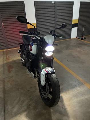 TRIUMPH TRIDENT 660 TRIPLE TRIBUTE EDITION 