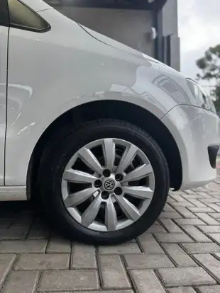 VOLKSWAGEN-FOX-2012