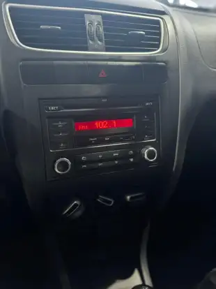 VOLKSWAGEN-FOX-2012