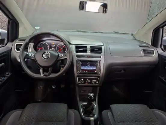 VOLKSWAGEN-FOX-2017