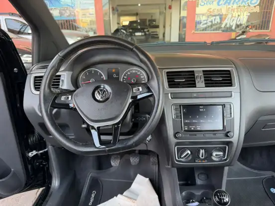 VOLKSWAGEN-FOX-2021