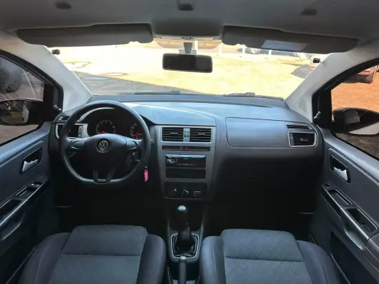 VOLKSWAGEN-FOX-2015
