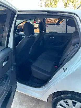 VOLKSWAGEN-FOX-1.6 MSI TRENDLINE 8V FLEX 4P MANUAL VOLKSWAGEN-FOX-2015