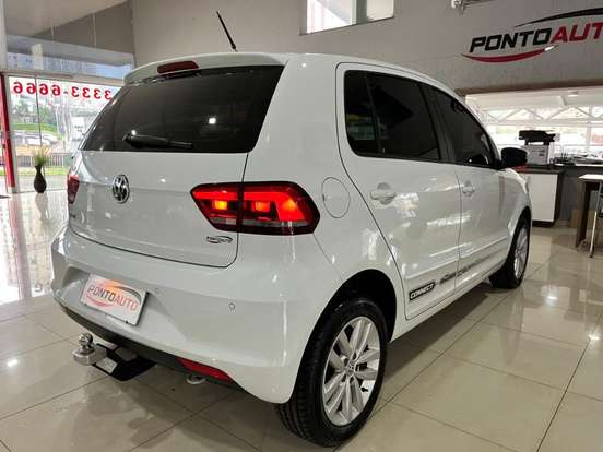 VOLKSWAGEN-FOX-2019