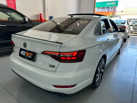 VOLKSWAGEN-JETTA-2020