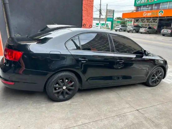 VOLKSWAGEN-JETTA-2011