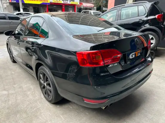 VOLKSWAGEN-JETTA-2011
