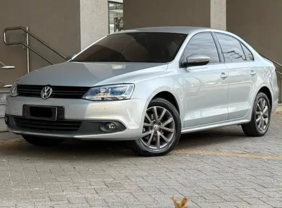 VOLKSWAGEN JETTA 2.0 COMFORTLINE FLEX 4P TIPTRONIC