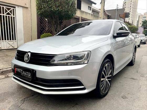 VOLKSWAGEN JETTA 2.0 COMFORTLINE FLEX 4P TIPTRONIC
