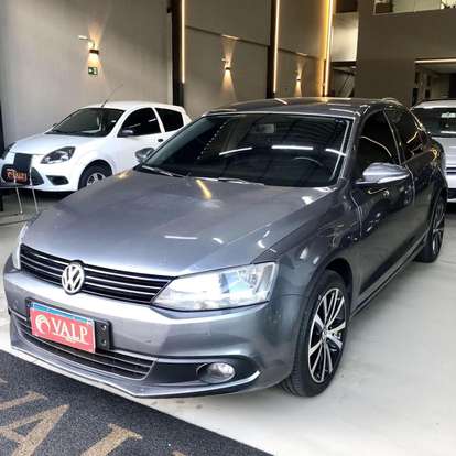 VOLKSWAGEN-JETTA-2013