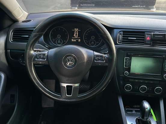 VOLKSWAGEN-JETTA-2.0 COMFORTLINE FLEX 4P TIPTRONIC VOLKSWAGEN-JETTA-2013
