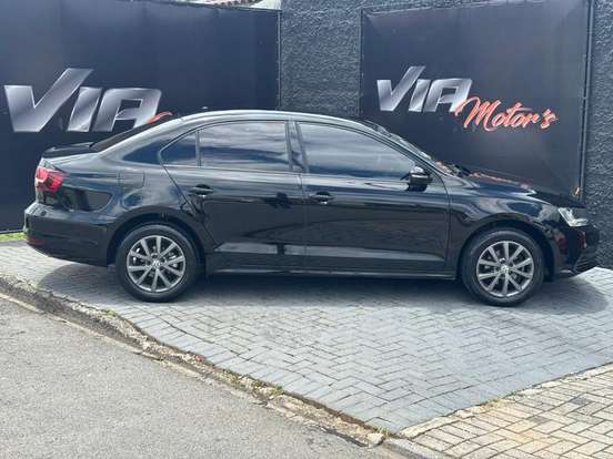 VOLKSWAGEN-JETTA-2.0 TRENDLINE FLEX 4P TIPTRONIC VOLKSWAGEN-JETTA-2015