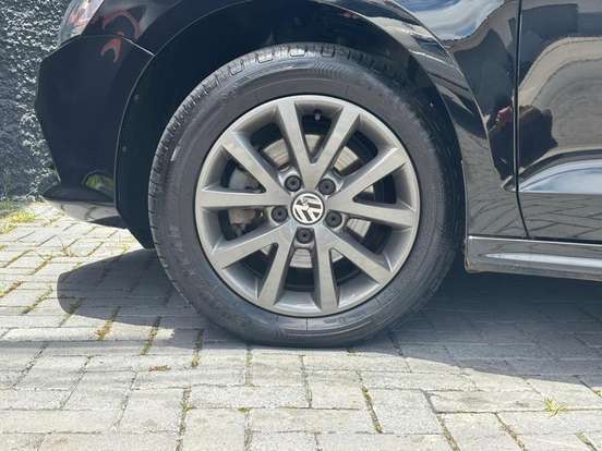 VOLKSWAGEN-JETTA-2.0 TRENDLINE FLEX 4P TIPTRONIC VOLKSWAGEN-JETTA-2015
