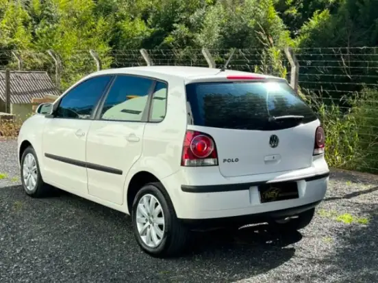 VOLKSWAGEN-POLO-1.6 MI 8V E-FLEX 4P MANUAL VOLKSWAGEN-POLO-2009