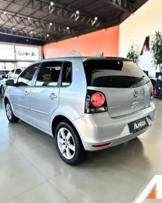 VOLKSWAGEN-POLO-1.6 MI 8V FLEX 4P MANUAL VOLKSWAGEN-POLO-2013