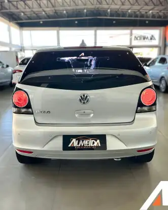 VOLKSWAGEN-POLO-2013