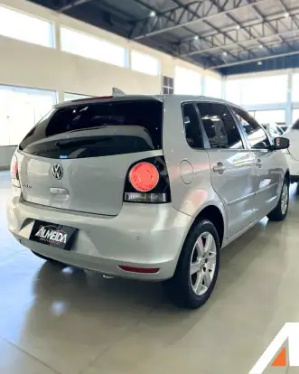 VOLKSWAGEN-POLO-2013