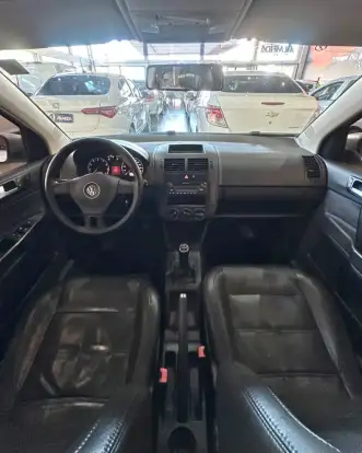 VOLKSWAGEN-POLO-2013