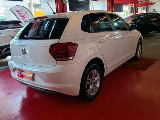 VOLKSWAGEN-POLO-2017