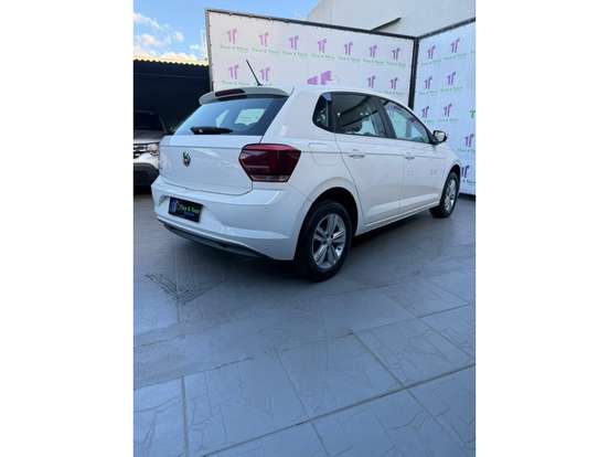 VOLKSWAGEN-POLO-2017