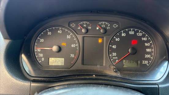 VOLKSWAGEN-POLO SEDAN-2005