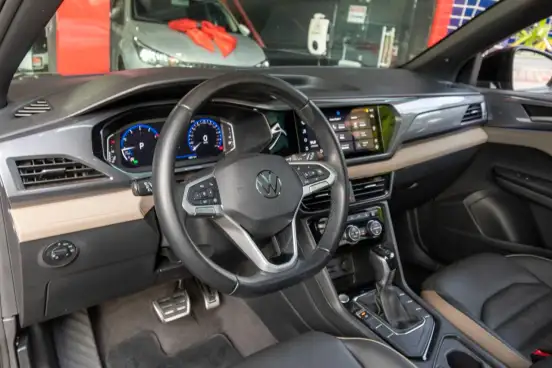 VOLKSWAGEN-TAOS-2021