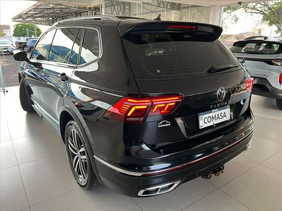 VOLKSWAGEN-TIGUAN-2023