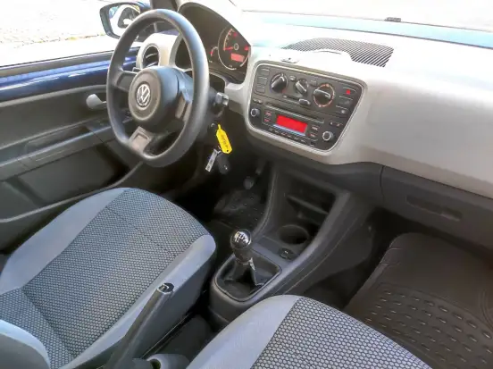 VOLKSWAGEN-UP-2015