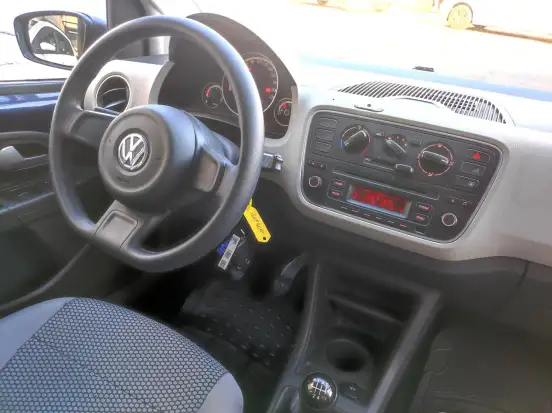 VOLKSWAGEN-UP-2015