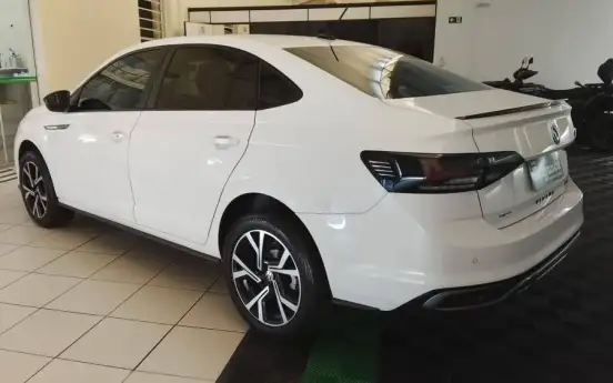 VOLKSWAGEN-VIRTUS-2023
