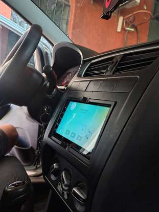 VOLKSWAGEN-FOX-2011
