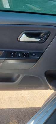 VOLKSWAGEN-FOX-2012