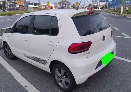 VOLKSWAGEN-FOX-1.6 MI ROCK IN RIO 8V FLEX 4P MANUAL VOLKSWAGEN-FOX-2015